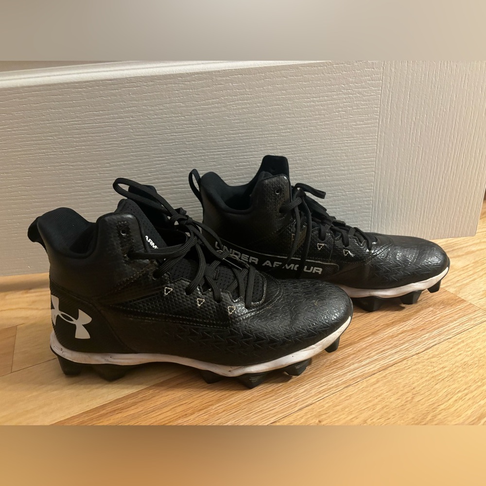 black under armor cleats Size 8 youth/mens
